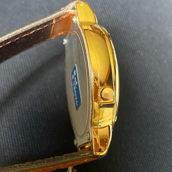 Vintage Musical Lorus Disney Watch Plays Beatles Song 'I Want To Hold Your Hand - Picture 14 of 17